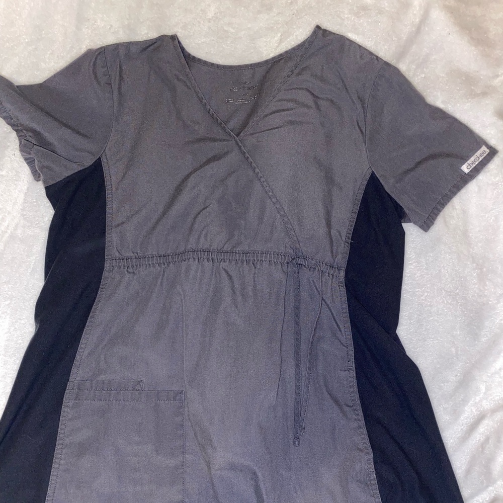 Cherokee maternity scrub top size L